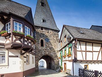 Der Uhrturm ist das Wahrzeichen des historischen Ortes Herrstein.