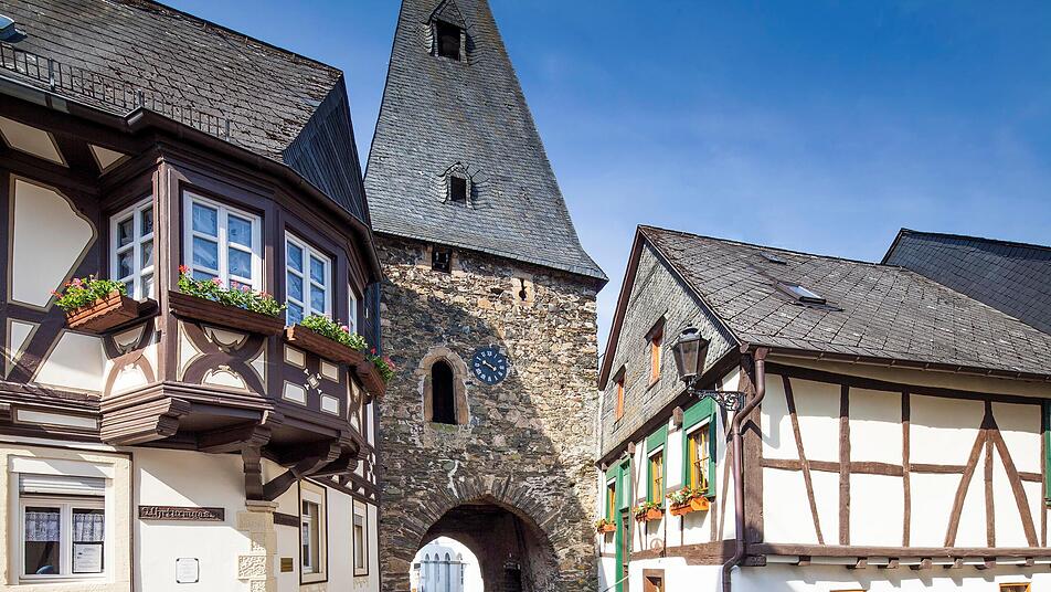 Der Uhrturm ist das Wahrzeichen des historischen Ortes Herrstein.