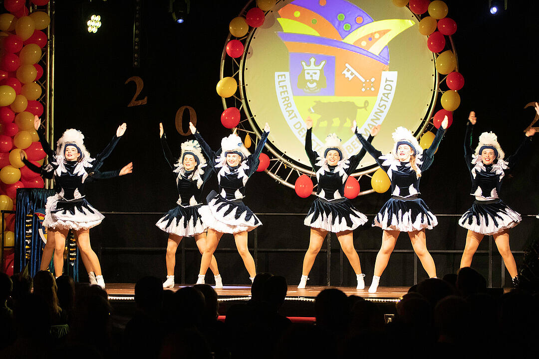 Viele Tanzgruppen, lustige Büttenreden und ein furioses Finale!