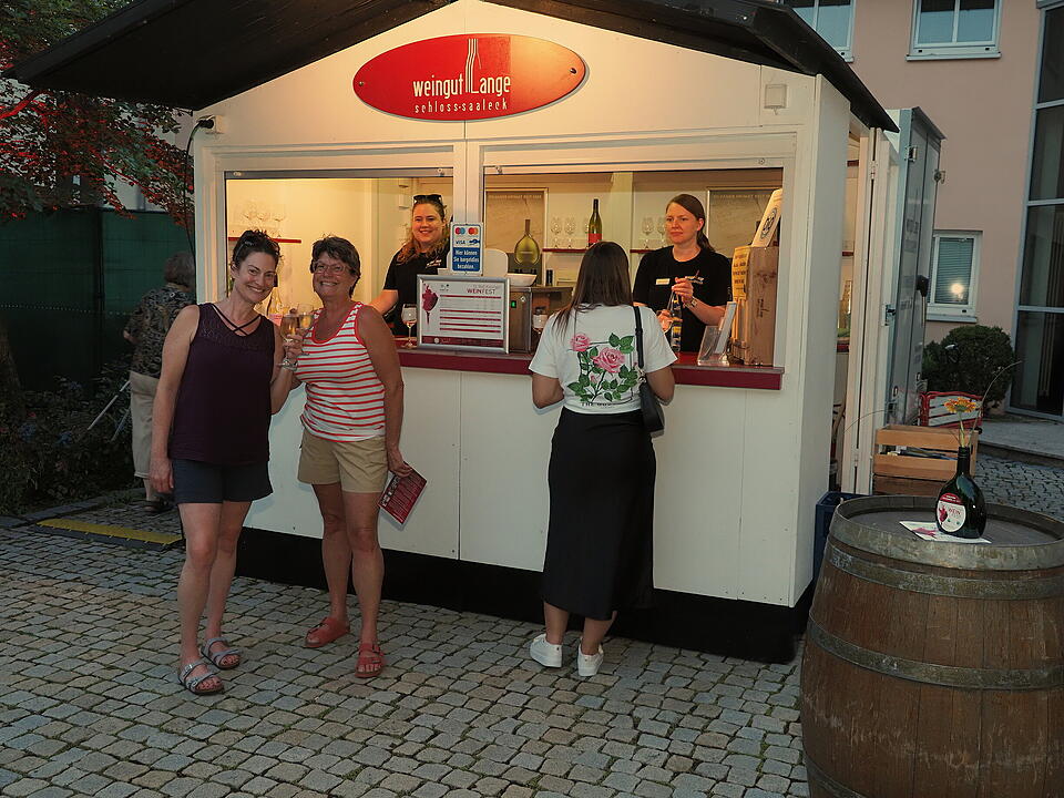 Das Weinfest zieht tausende Besucher an.