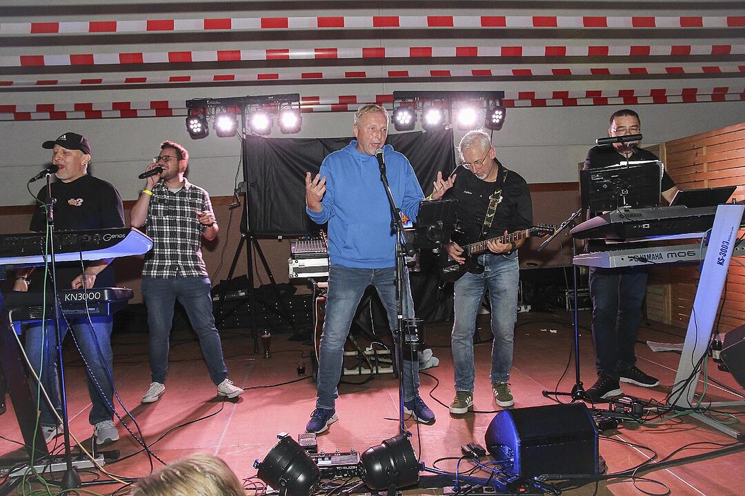 Es spielte die Partyband "Musik die3".