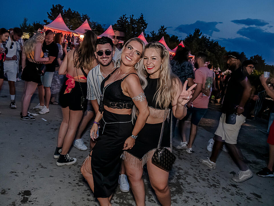 Mit internationalen und nationalen Live-Acts!