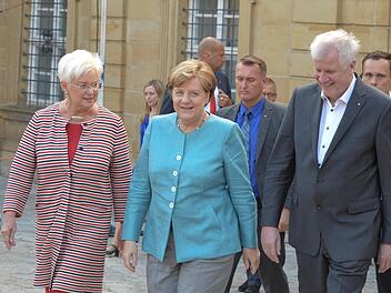 CSU-Landesgruppenchefin Gerda Hasselfeldt, Bundeskanzlerin Angela Merkel und Ministerpräsident Horst Seehofer bei der Klausurtagung in Kloster Banz Foto: Ronald Rinklef