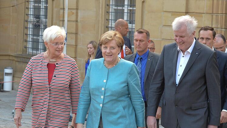 CSU-Landesgruppenchefin Gerda Hasselfeldt, Bundeskanzlerin Angela Merkel und Ministerpräsident Horst Seehofer bei der Klausurtagung in Kloster Banz Foto: Ronald Rinklef