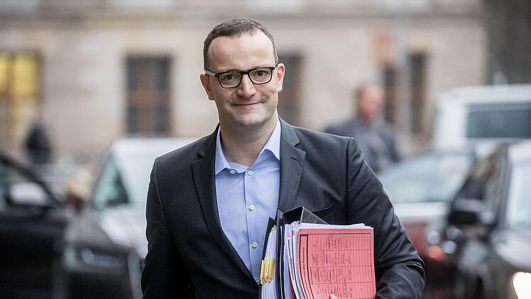 Jens Spahn fordert für die Zukunft, dass es nicht mehr solche Unterschiede zwischen Kassen- und Privatpatienten gibt.  Foto: Michael Kappeler/dpa