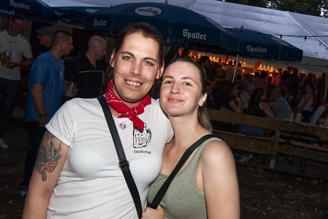 Musik im Festzelt gab es mit der Band "KLOSTERGOLD"