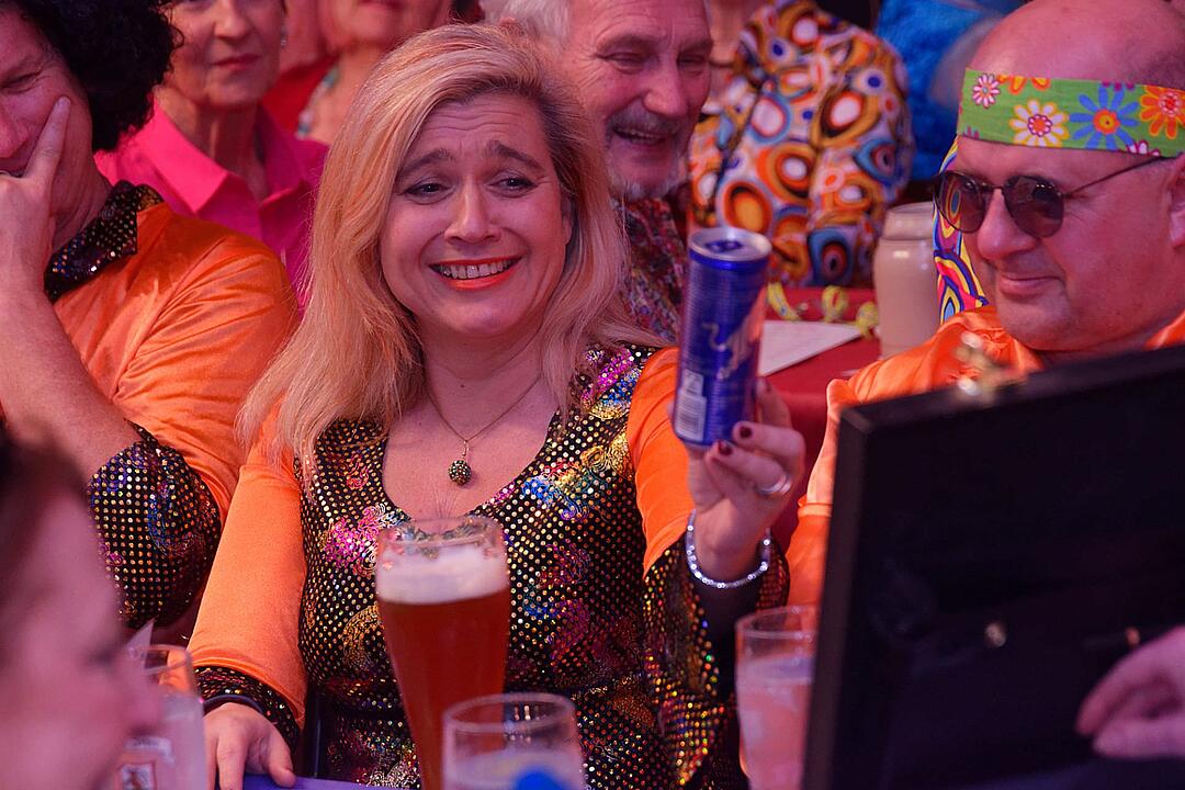 Motto: "Licht aus! Spot an! 70er Disco"