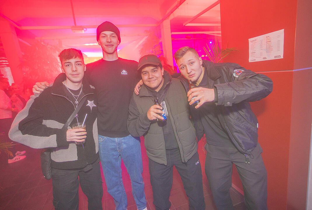 Nach dem einschlagenden Erfolg der ersten Kufa Club Night wurde ausgelassen die 2. Auflage gefeiert.