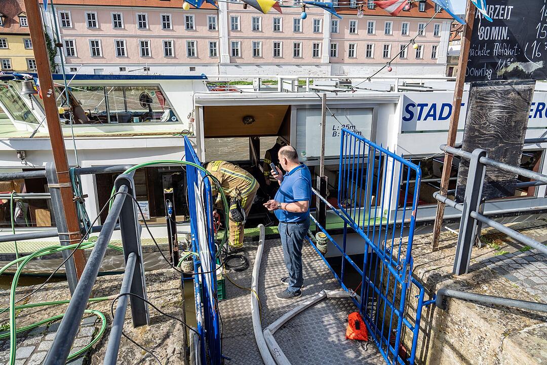 Wasser in Schiff "Stadt Bamberg" stellt Einsatzkräfte vor Rätsel - Ursache gefunden