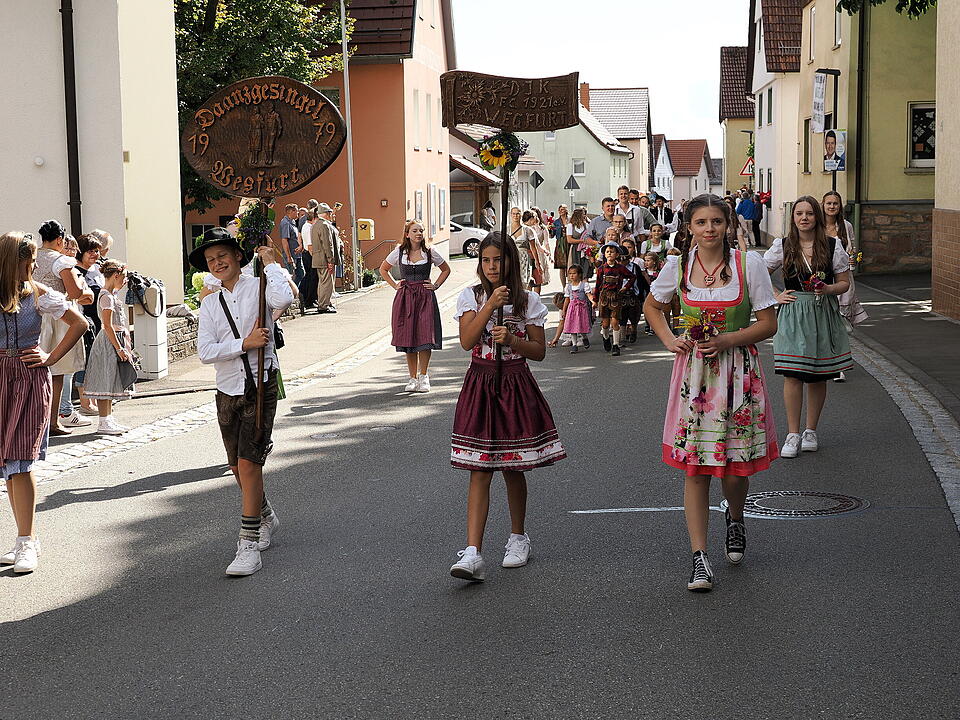 Motivwägen, Trachtengruppen und Musik-Kapellen