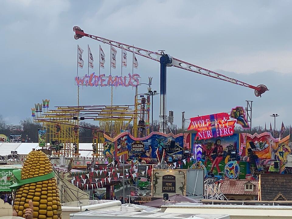 O'zapft is! Das Frühlingsfest am Dutzendteich beginnt