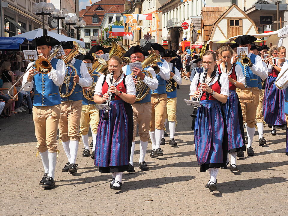 Großer historischer Festzug durch Bad Kissingen!