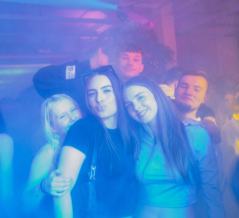 Nach dem einschlagenden Erfolg der ersten Kufa Club Night wurde ausgelassen die 2. Auflage gefeiert.
