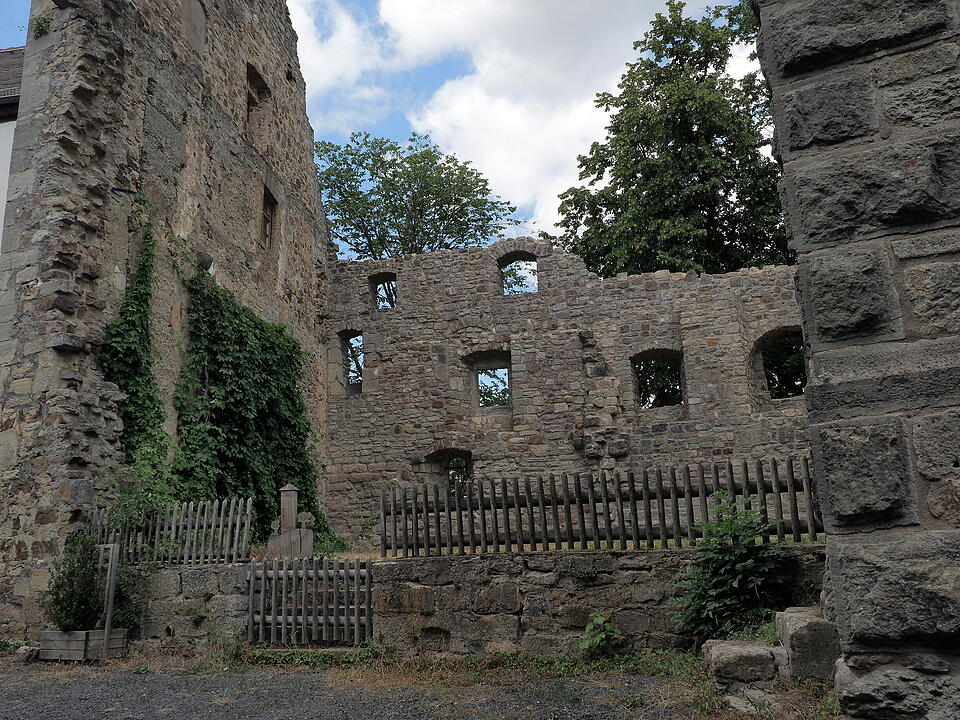 Die Lichtenburg ist eine Ruine auf dem Schloßberg.