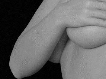In Brandenburg hat eine nackte Frau Bundespolizisten mit Muttermilch vollgespritzt. Symbolfoto: proartem/pixabay.com
