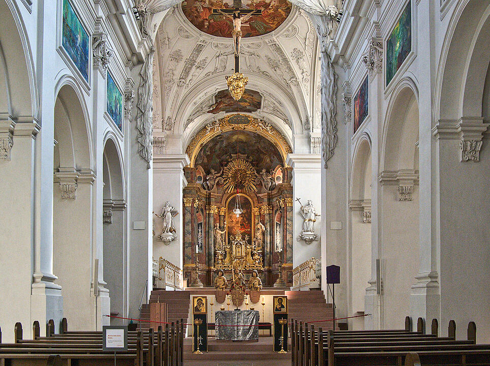 Die Stiftskirche in der Würzburger Altstadt