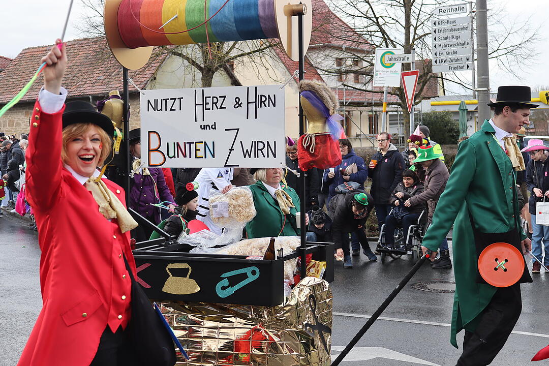 Die Hauptstrasse wurde zur Partymeile