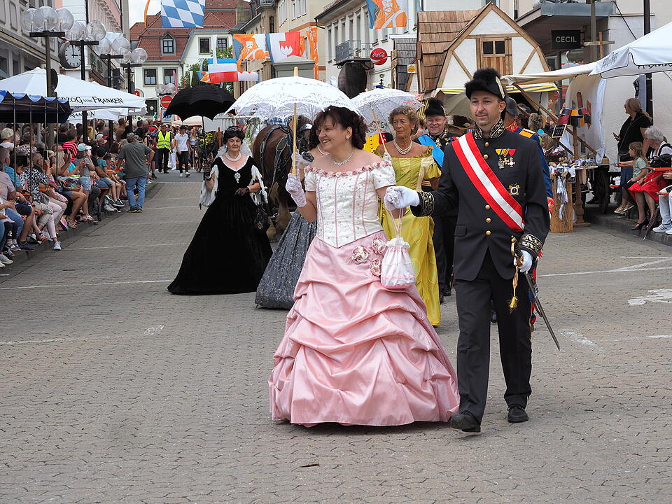 Großer historischer Festzug durch Bad Kissingen!