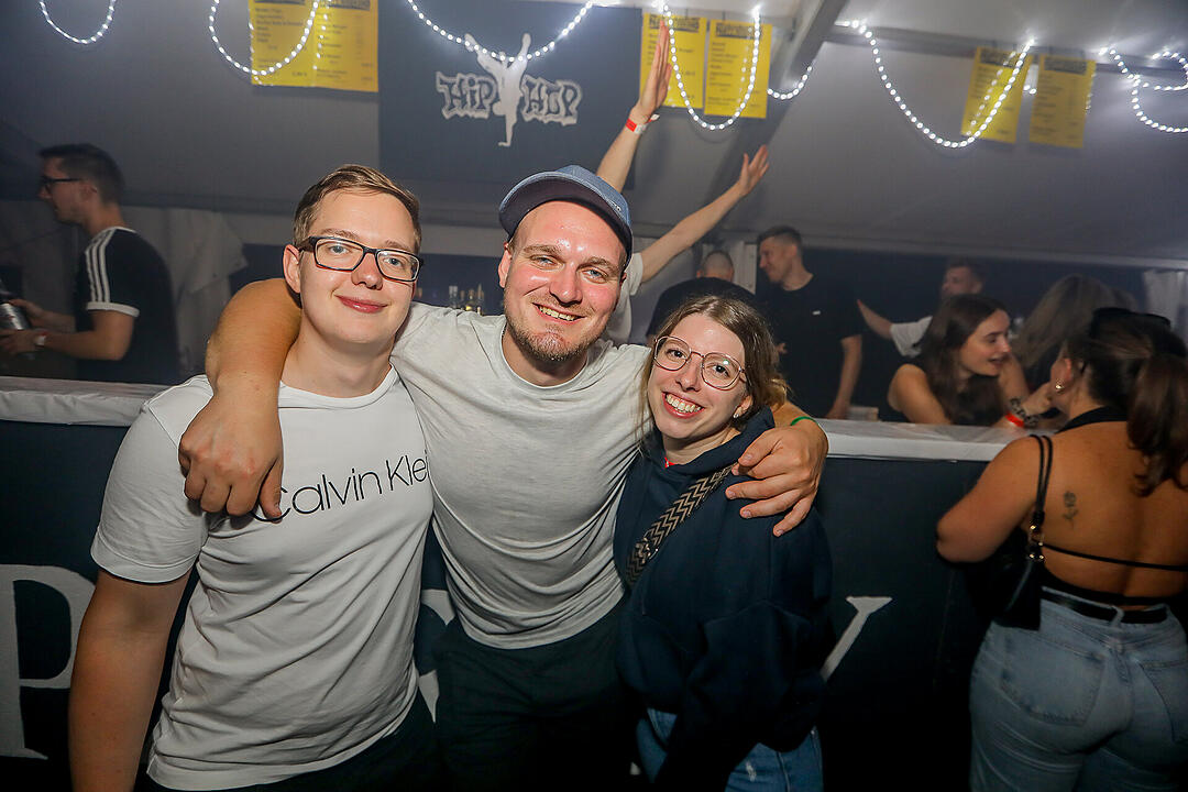 Partyzeltdorf mit 5 Areas!