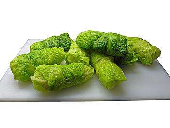 Vegane Spitzkohlrollen sind auch in der Low-Carb Küche beliebt.